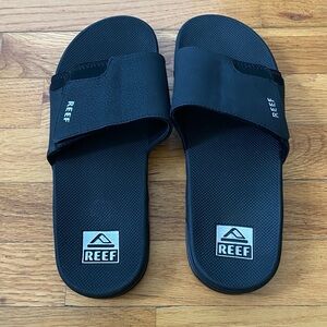 Reef Men's Fanning SLIDE Bottle Opener
Sandals - Black/Silver - US Size 9